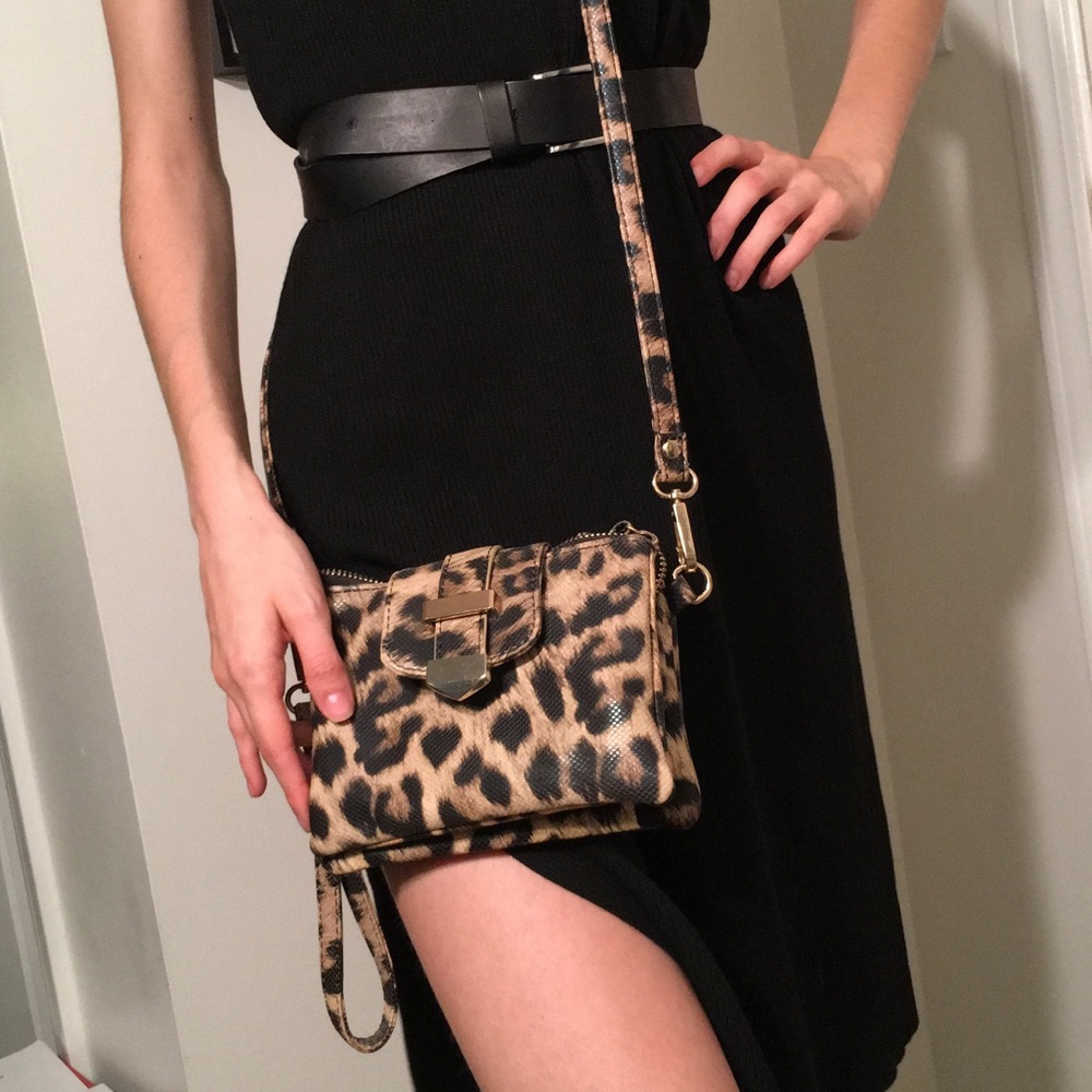 ➖Charming Charlie Cheetah print crossbody